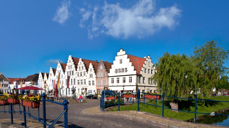 frierichstadt,historische giebelhäuser am markt,deutschland