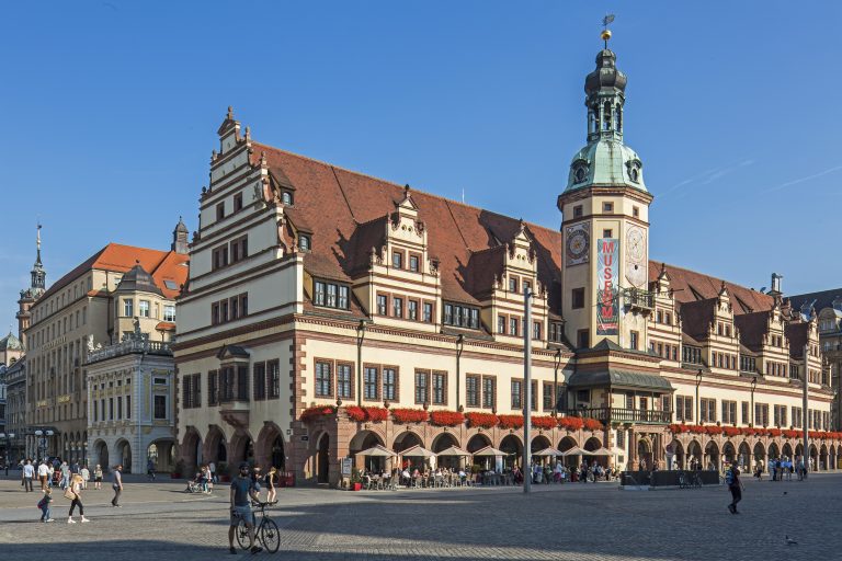Altes-Rathaus-Tag-Freizeit-Sehenswürdigkeiten-Architektur-PUNCTUM-leipzig-travel