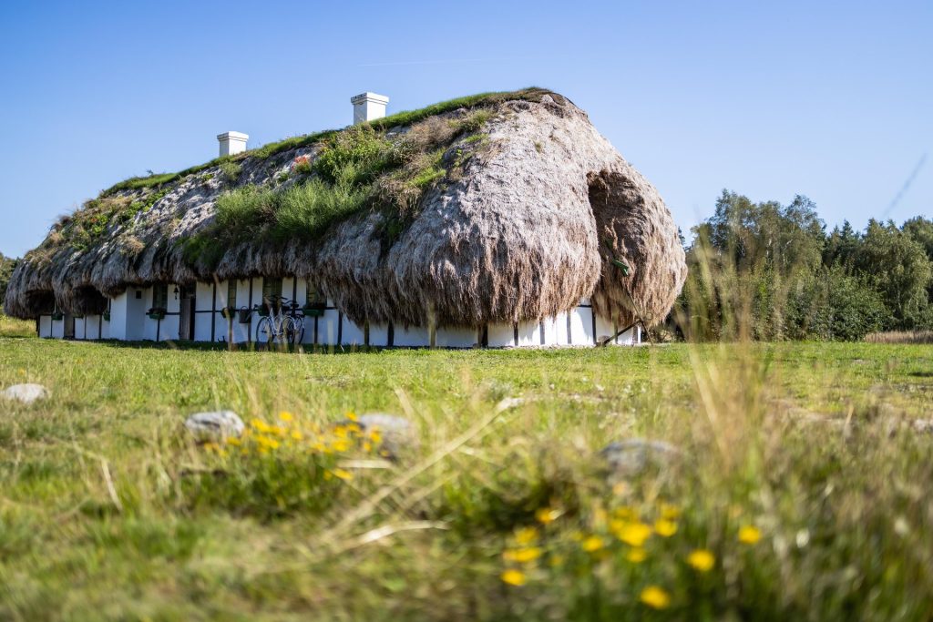 læsø-seaweed-house-north-jutland-denmark_©Travelbook-large